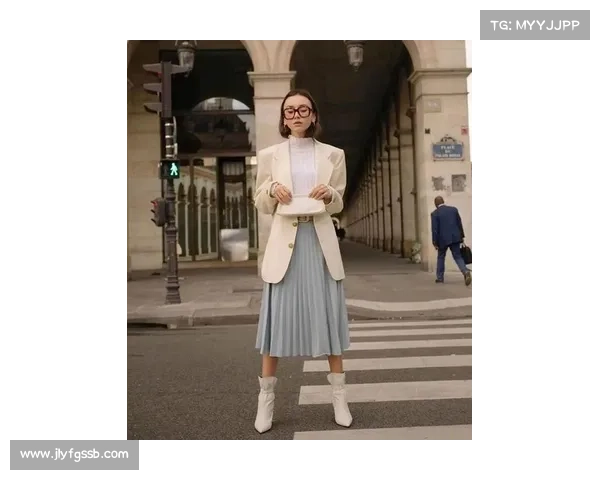 云端侍女气质提升搭配技巧 穿搭秘笈助你优雅迷人 云端侍女气质提升搭配技巧 穿搭秘笈助你优雅迷人